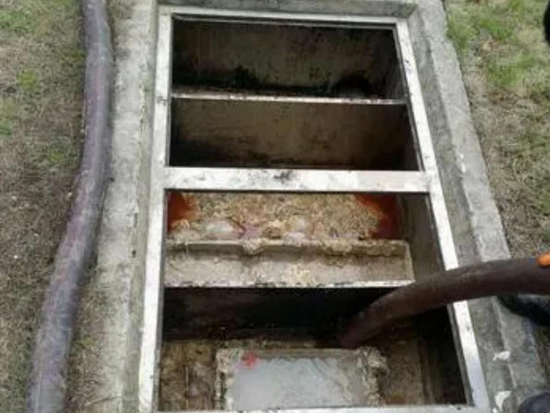 莺歌海镇隔油池清理